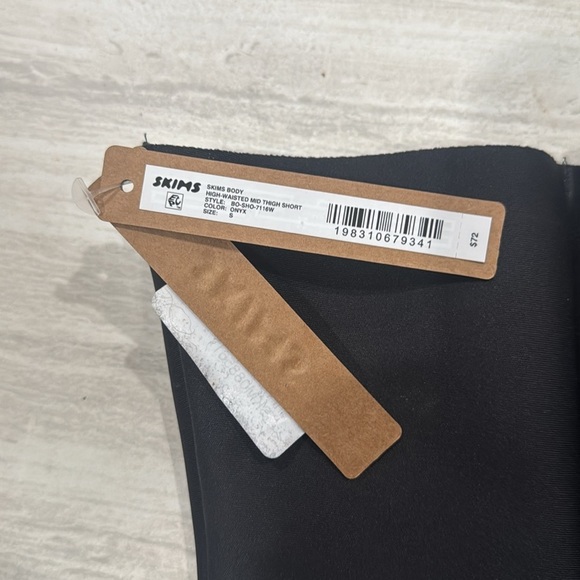 SKIMS BODY CORE SCULPT HIGH-WAISTED SHORT size Large - Picture 7 of 10